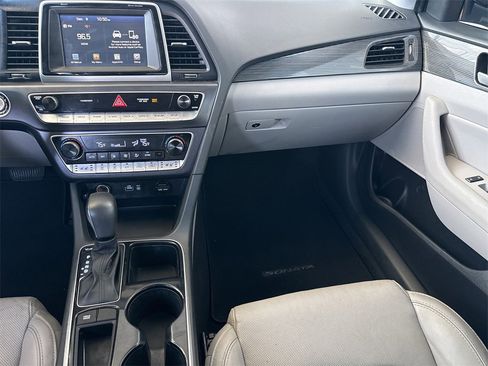 Used 2018 Hyundai Sonata Limited image 15