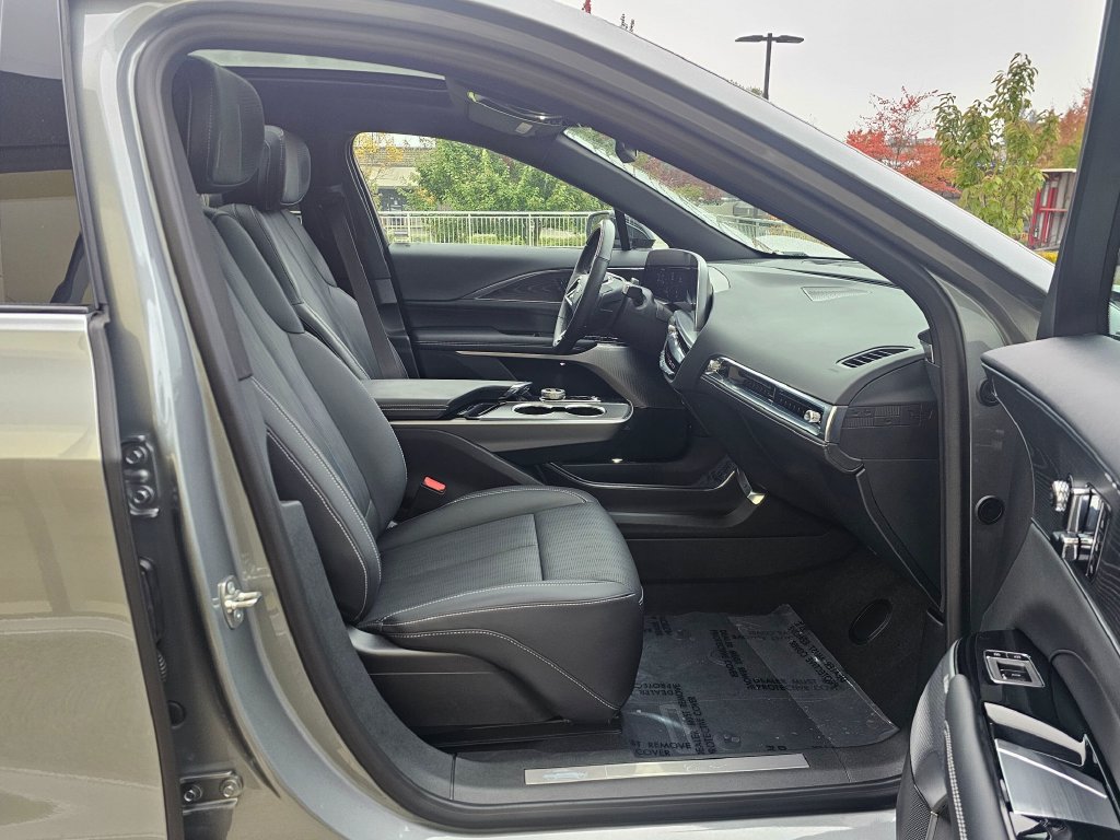 Certified 2024 Cadillac Lyriq Luxury AWD/4WD image 10