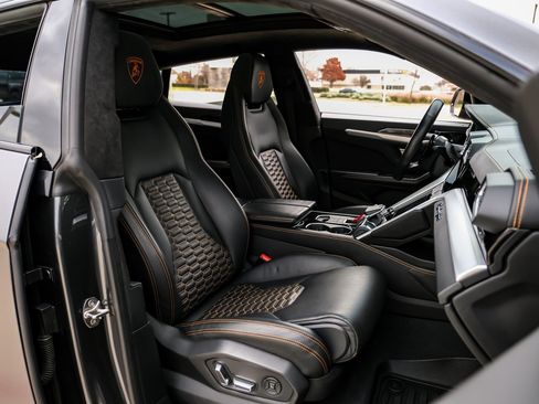 Used 2020 Lamborghini Urus image 35