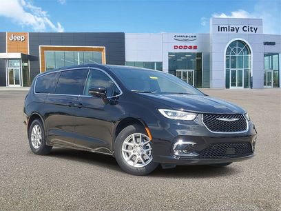 New 2026 Chrysler Pacifica Select