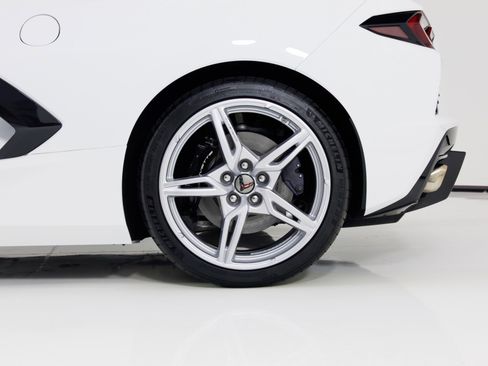 Used 2021 Chevrolet Corvette 2LT w/ Engine Appearance Package image 12