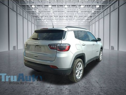 Used 2024 Jeep Compass Latitude AWD/4WD image 7