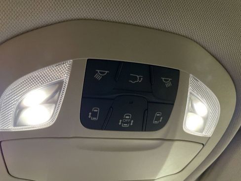 Used 2024 Chrysler Pacifica Touring-L image 33