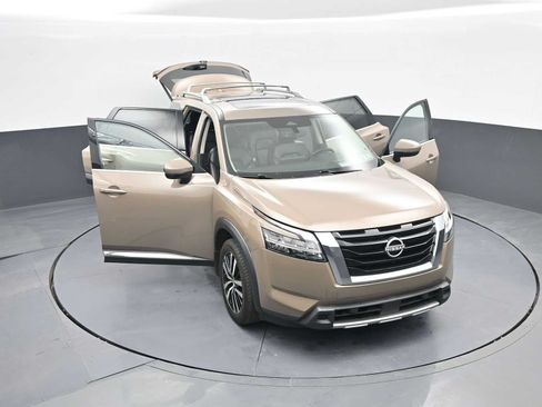 Used 2023 Nissan Pathfinder Platinum w/ Cargo Package AWD/4WD image 43