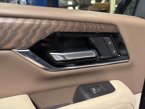 Used 2025 GMC Yukon Denali image 15