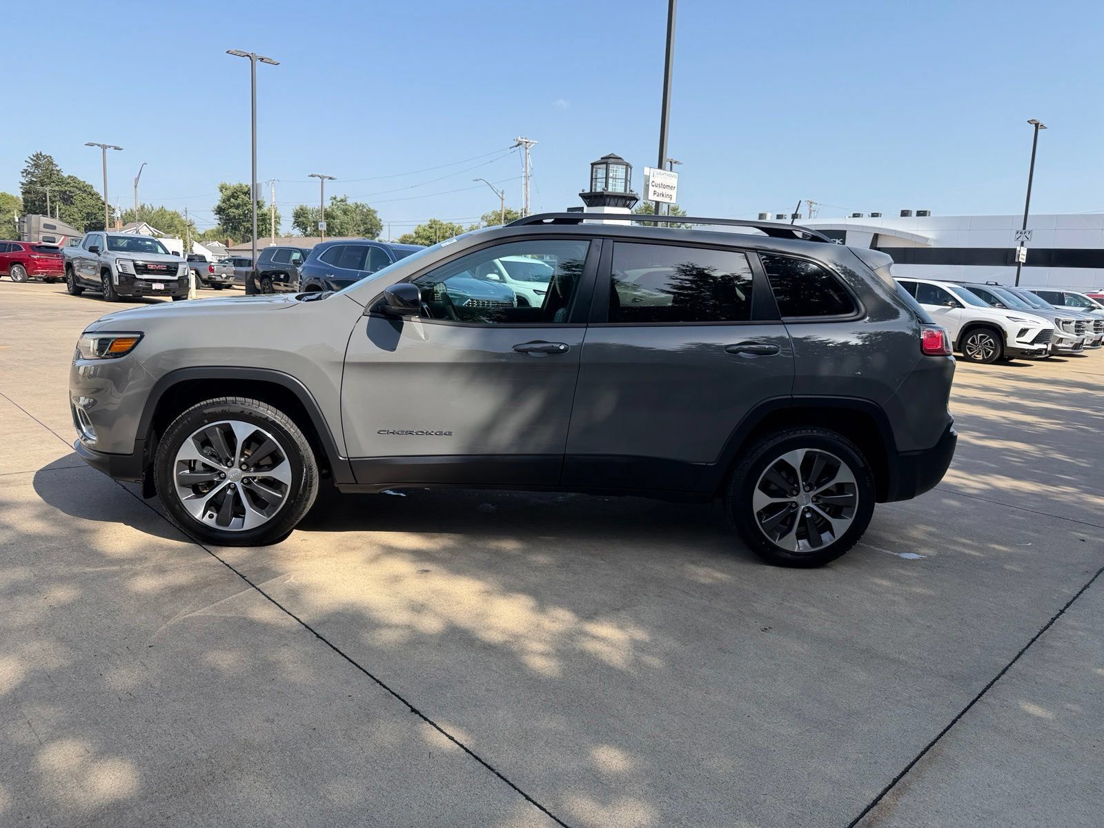 Used 2022 Jeep Cherokee Limited w/ Elite Package AWD/4WD image 8