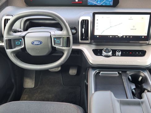 Certified 2025 Ford Expedition Active AWD/4WD image 28