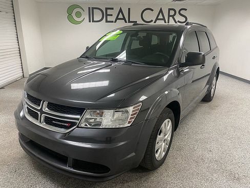Used 2018 Dodge Journey SE image 1