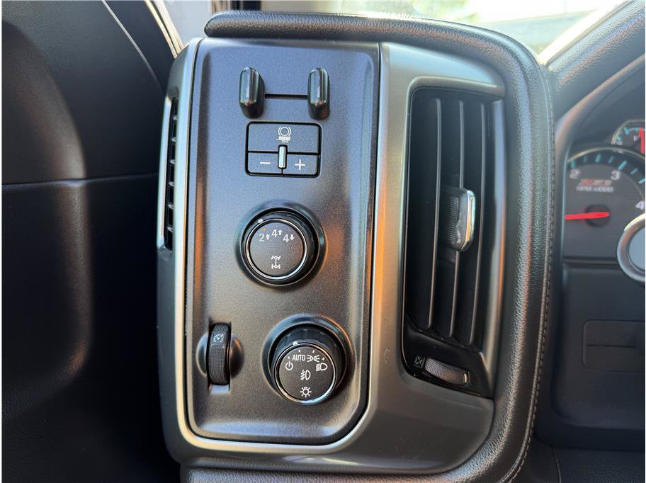 Used 2017 Chevrolet Silverado 2500 LTZ w/ Duramax Plus Package AWD/4WD image 28