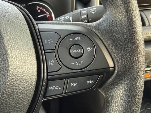 Used 2025 Toyota RAV4 XLE image 18