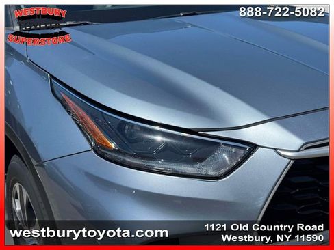 Used 2021 Toyota Highlander XLE AWD/4WD image 12