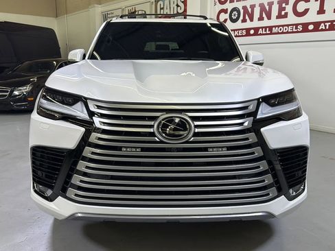 Used 2022 Lexus LX 600 4WD w/ Premium Package image 3