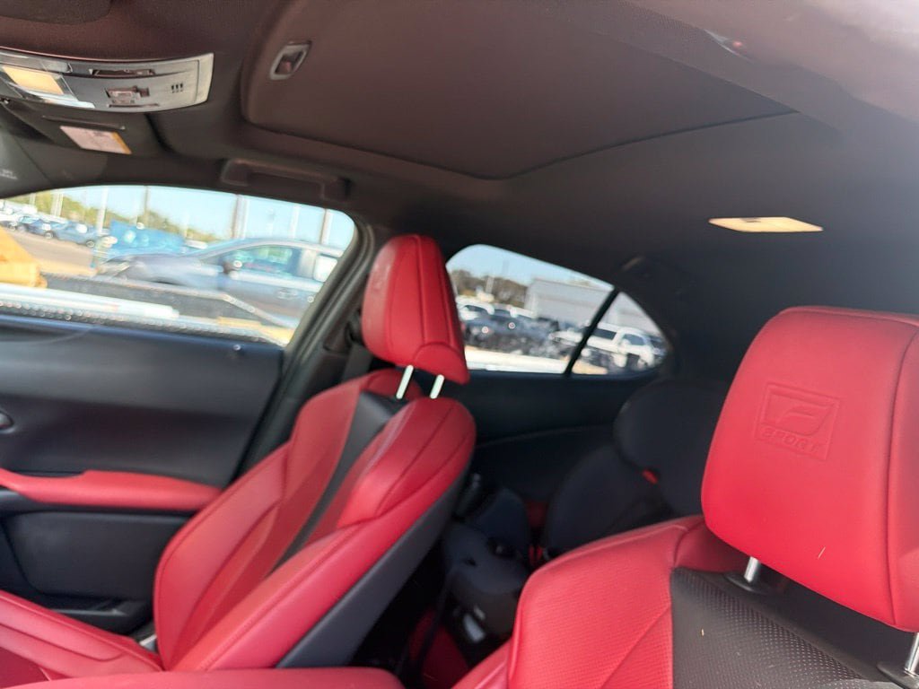 Used 2022 Lexus UX 200 F Sport w/ F Sport Premium Package FWD image 4
