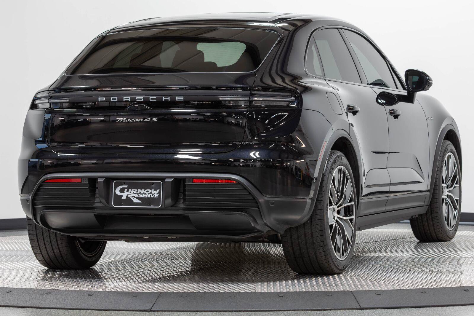 Used 2025 Porsche Macan 4S Electric AWD/4WD image 19