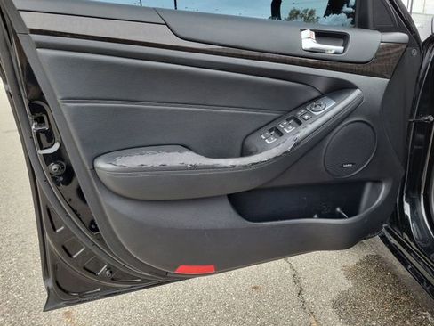 Used 2016 Kia Cadenza image 18