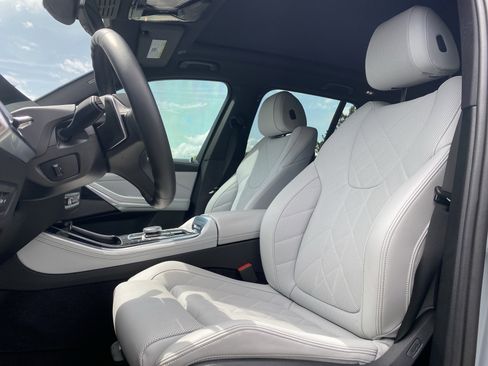 Used 2025 BMW X5 sDrive40i w/ M Sport Package image 7