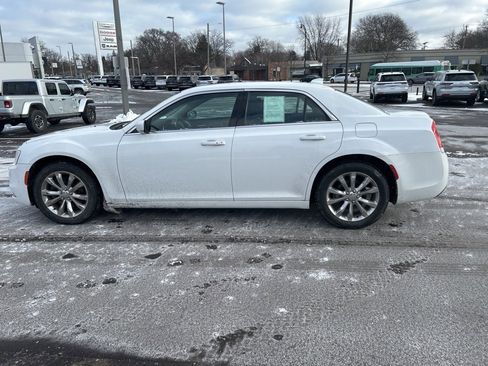 Used 2021 Chrysler 300 Touring L image 8