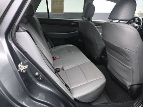 Used 2018 Subaru Outback 3.6R Limited AWD/4WD image 26