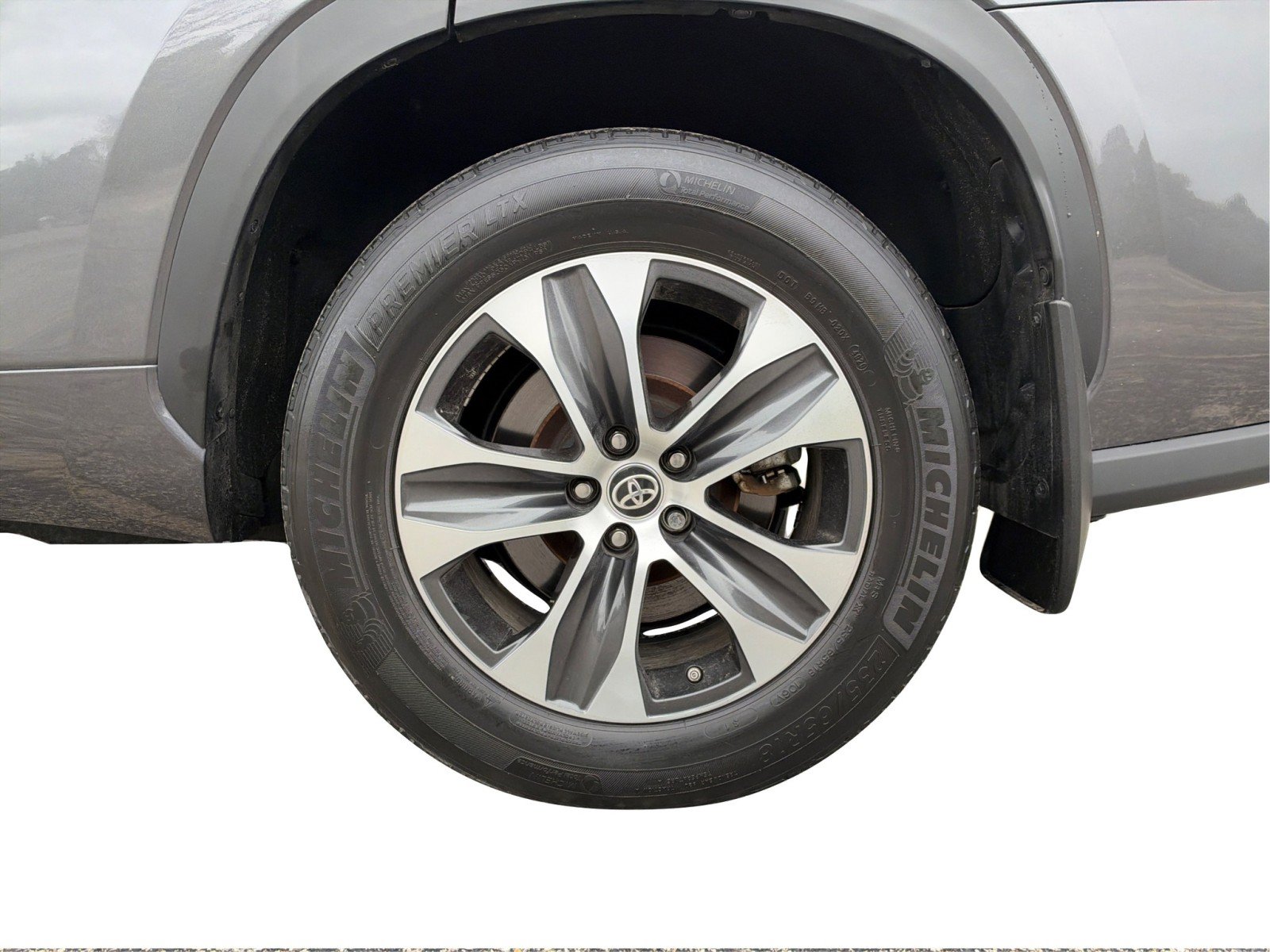 Used 2021 Toyota Highlander XLE AWD/4WD image 29
