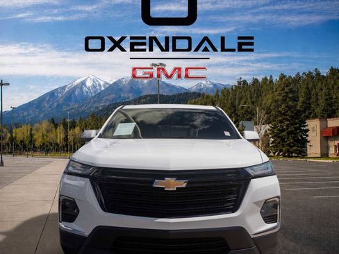 Used 2023 Chevrolet Traverse LT FWD image 3