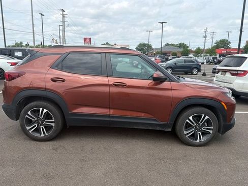 Used 2021 Chevrolet TrailBlazer LT w/ Premium Seating Package FWD image 4