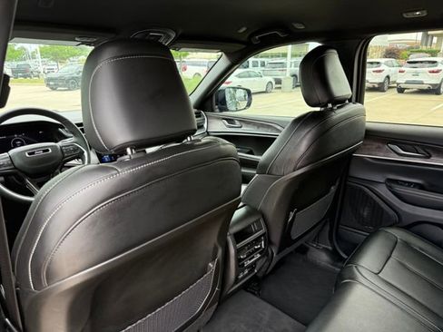 Used 2024 Jeep Grand Cherokee Limited w/ Black Appearance Package AWD/4WD image 27