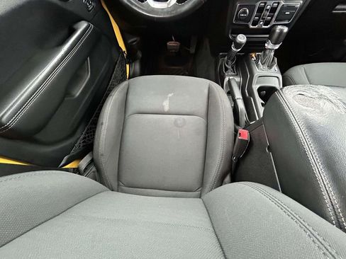 Used 2018 Jeep Wrangler Unlimited Sahara image 14