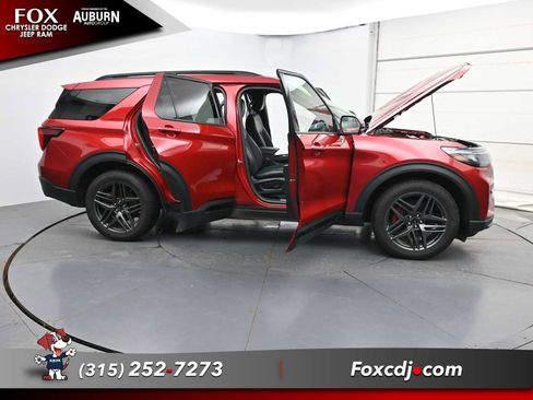 Used 2025 Ford Explorer ST-Line w/ ST-Line Street Pack AWD/4WD image 42