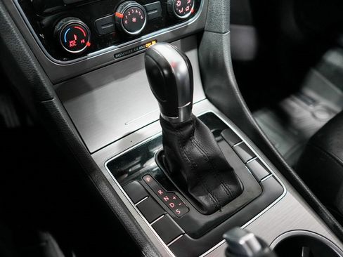 Used 2015 Volkswagen Passat 1.8T SE image 18