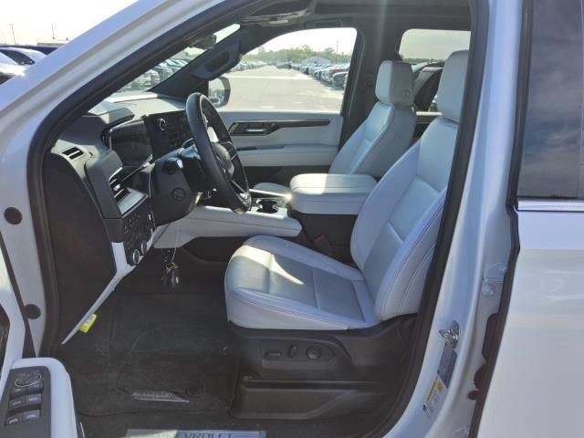Used 2025 Chevrolet Suburban Premier AWD/4WD image 12