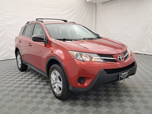 Used 2014 Toyota RAV4 LE image 2