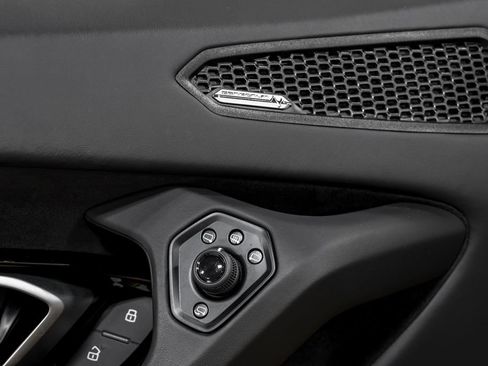 Used 2022 Lamborghini Huracan EVO RWD image 10