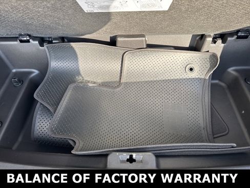 Used 2023 Chevrolet Traverse LT image 51