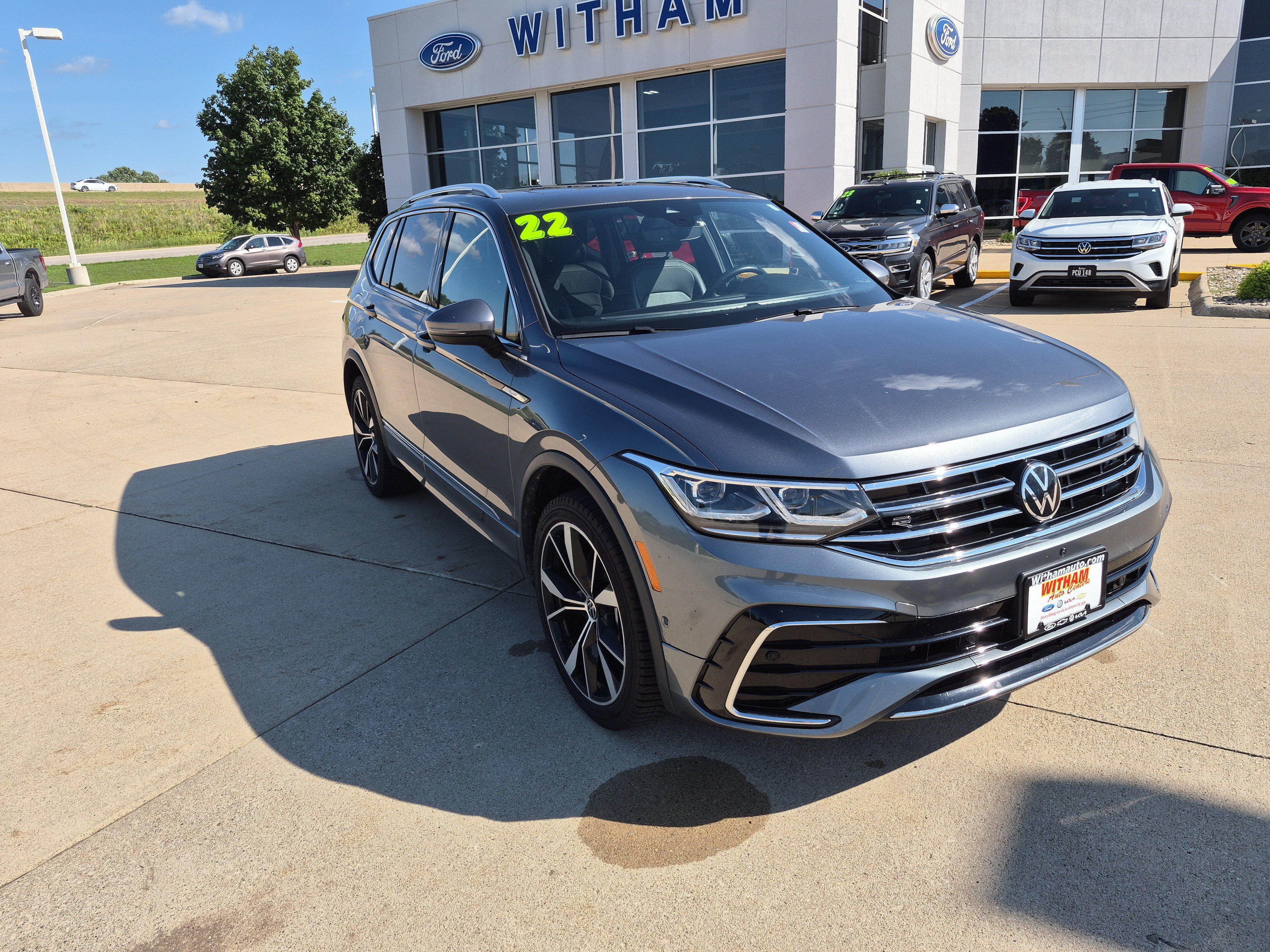 Used 2022 Volkswagen Tiguan SEL R-Line AWD/4WD image 2