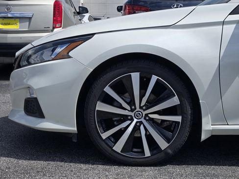 Used 2020 Nissan Altima 2.5 SR FWD image 9