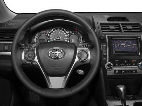 Used 2014 Toyota Camry LE w/ Moonroof Package FWD image 5