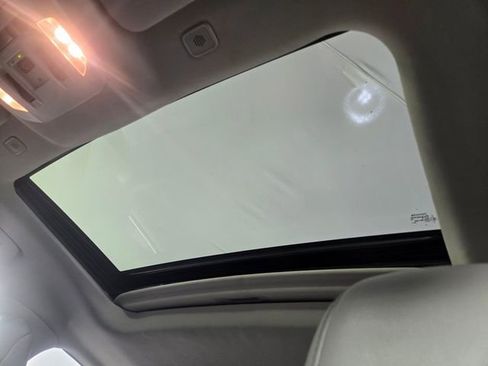 Used 2024 Toyota Highlander Limited image 20