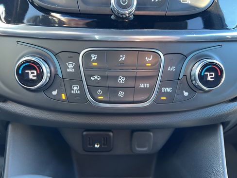 Used 2023 Chevrolet Traverse LT w/ Midnight/Sport Edition image 14