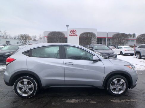 Used 2022 Honda HR-V LX image 9