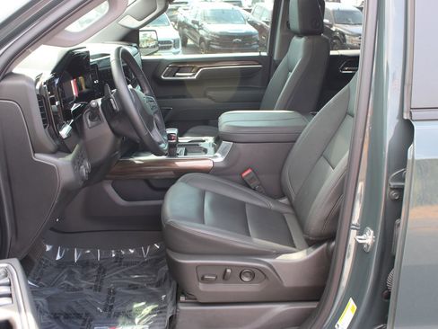 Used 2025 Chevrolet Silverado 1500 LT Trail Boss w/ Convenience Package II AWD/4WD image 11