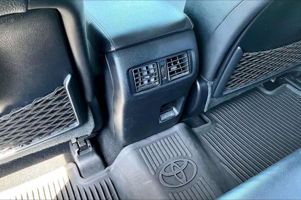 Used 2023 Toyota 4Runner Limited AWD/4WD image 10