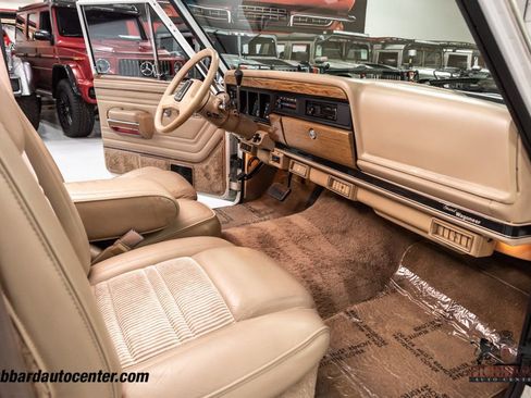Used 1991 Jeep Grand Wagoneer 4dr Wagon 4WD image 24