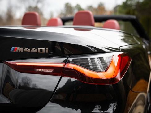 Used 2023 BMW M440i Convertible w/ Premium Package image 18
