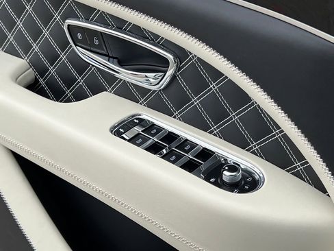 Used 2023 Bentley Bentayga Speed image 31