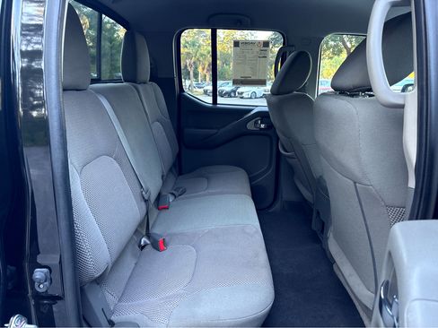 Used 2020 Nissan Frontier SV image 13