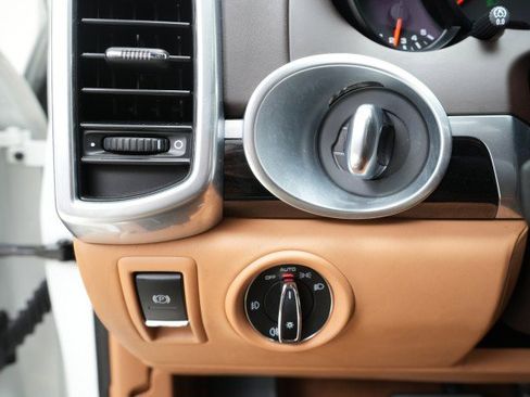 Used 2017 Porsche Cayenne Turbo image 53