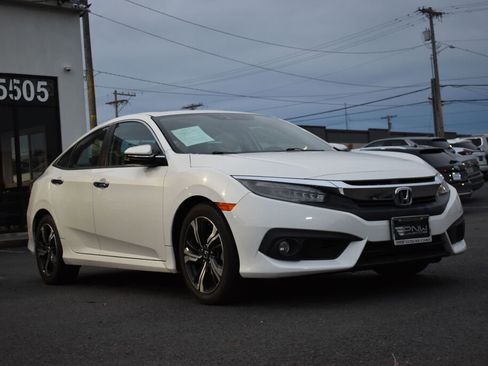 Used 2017 Honda Civic Touring image 3