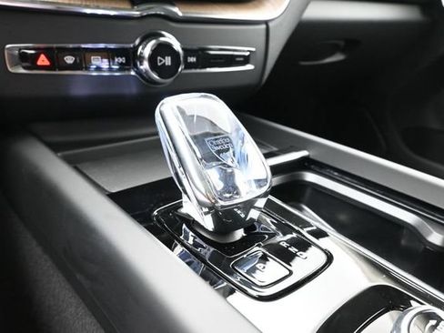 New 2027 Volvo XC60 B5 Plus AWD/4WD image 13