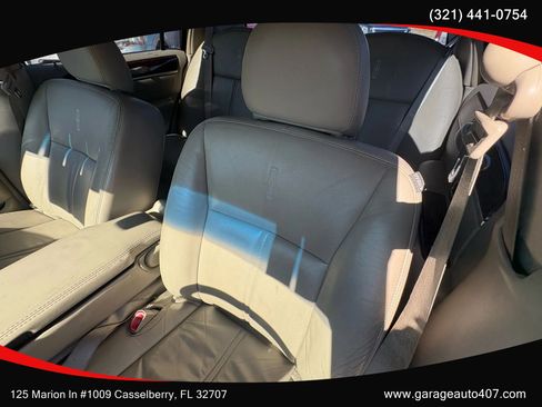 Used 2010 Lincoln Town Car Signature Limited image 12