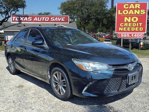 Used 2017 Toyota Camry SE image 1